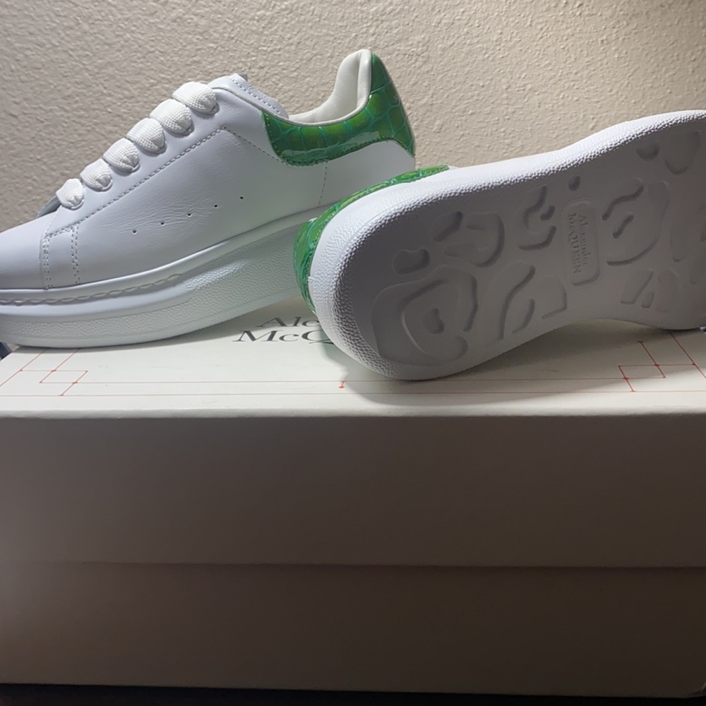 ALEXANDER MCQUEEN SIZE 2